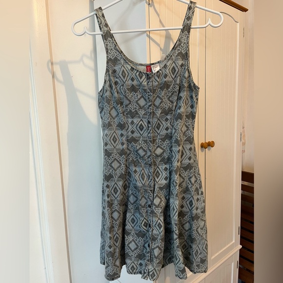 Various dresses for sale - Picture 2 of 14